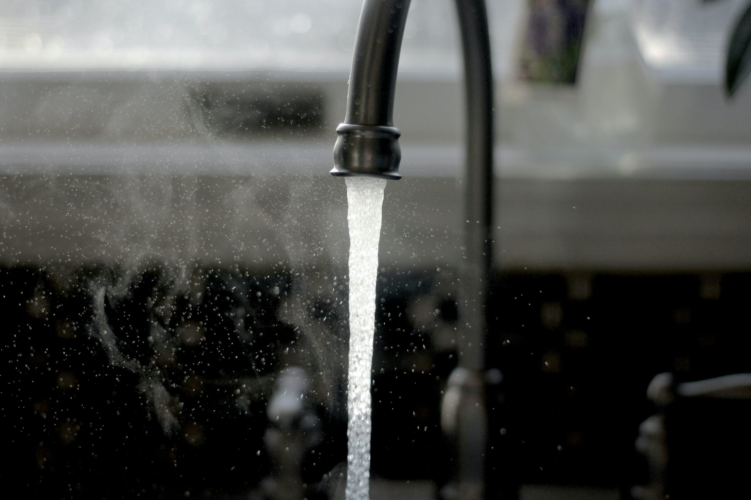 Hvordan vaske dusjen uten kjemikalier? – Følg disse stegene for naturlig rengjøring.